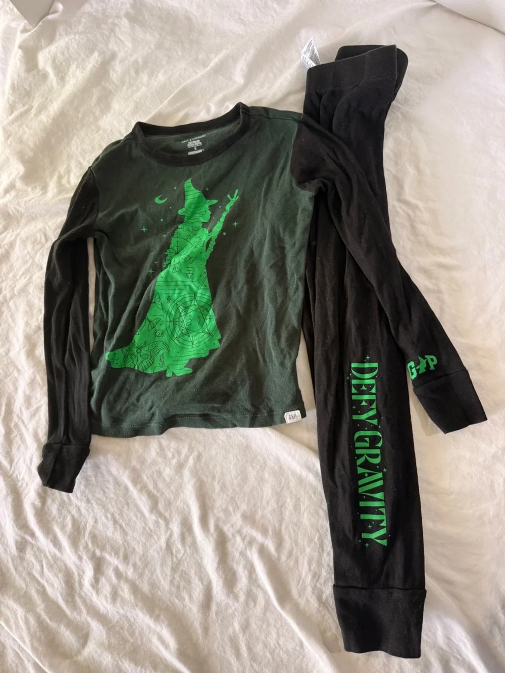 GAP Wicked Black & Green Long-Sleeve Graphic Pajamas